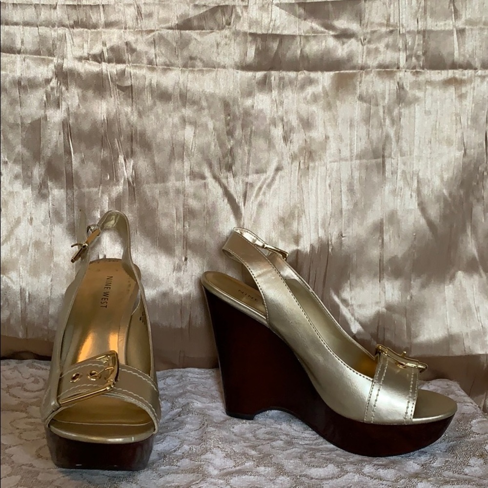Gold wedge